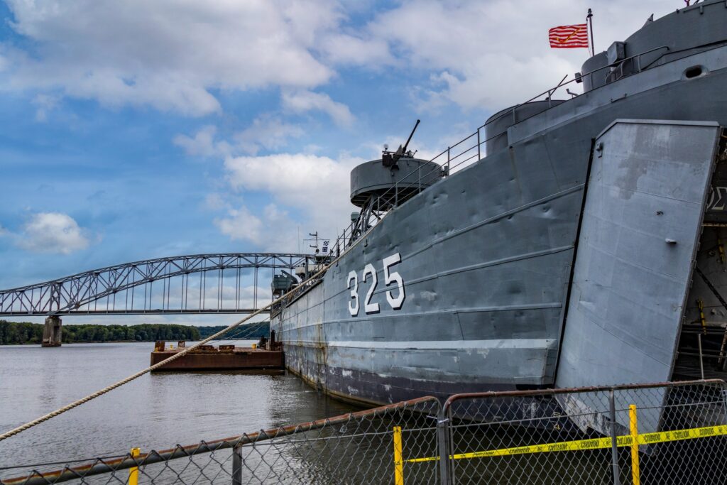 USS-LST-325